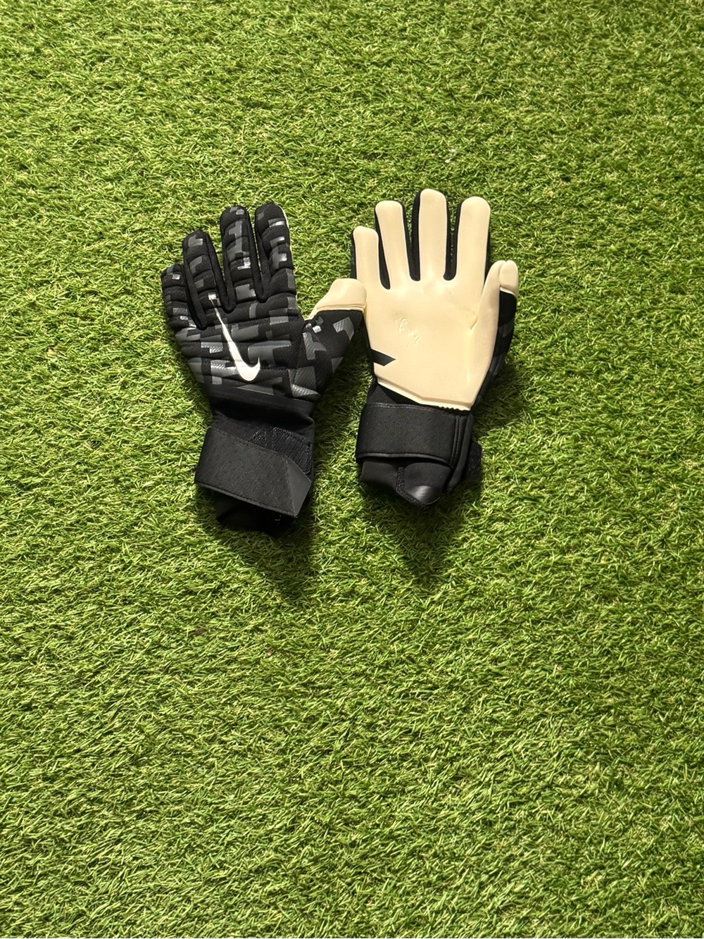 Nike Phantom Elite Pro Goalkeeper Gloves Black Geometric Men Size 9 DM4007-010